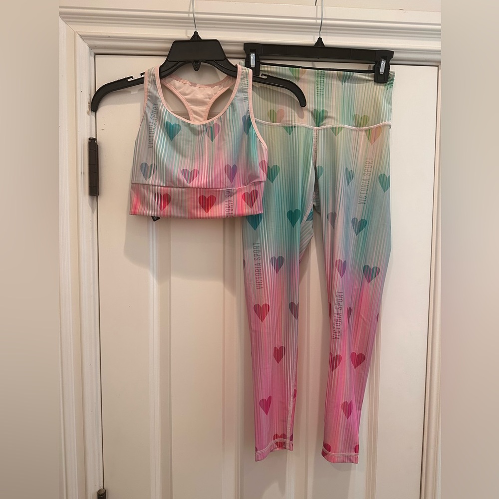 Victoria Sport Rainbow Heart Sports Bra And Leggings Small